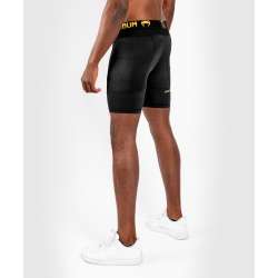 Venum lycra shorts G-fit (black/gold)4